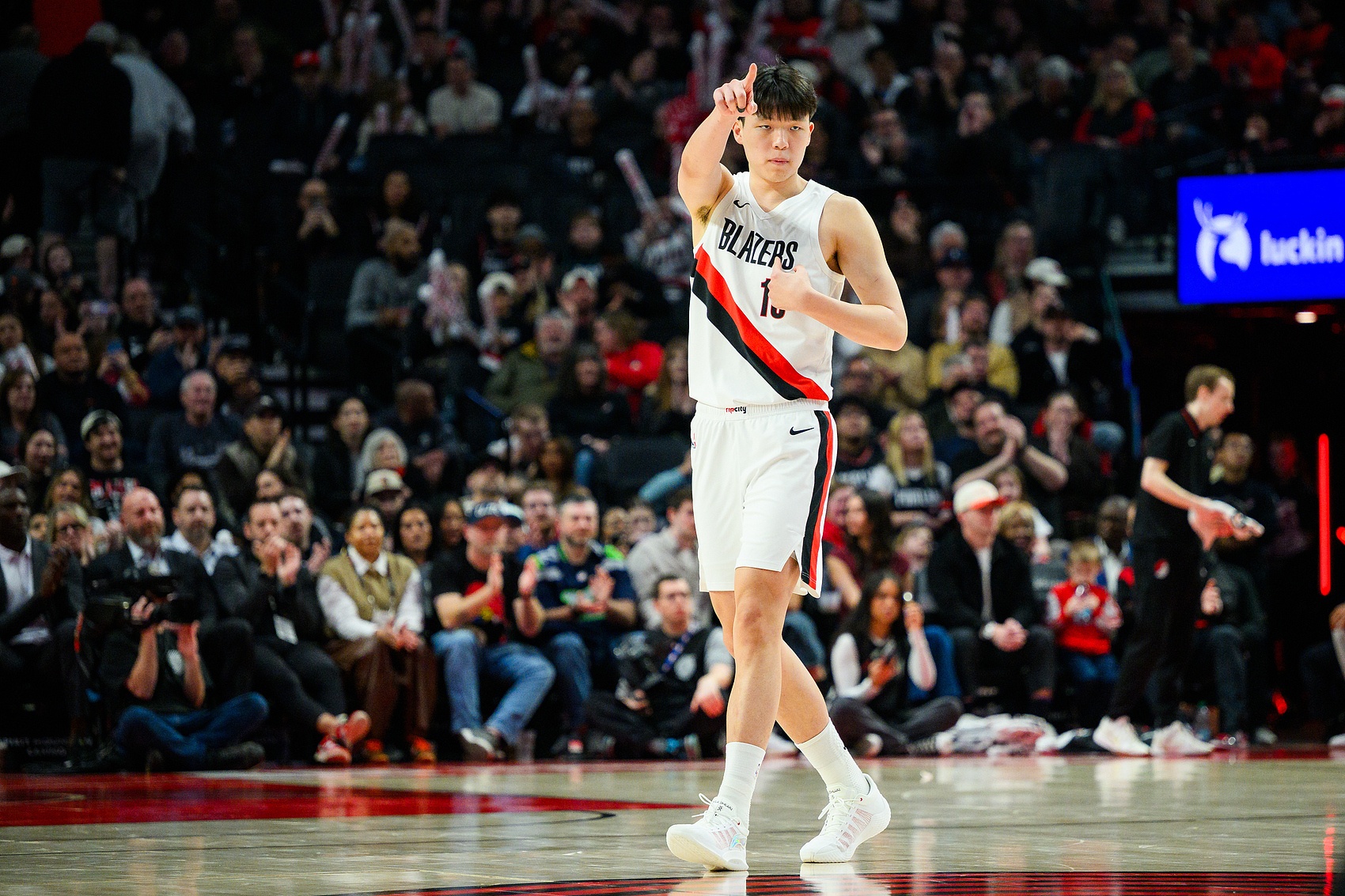 MK体育登录入口-杨瀚森谈第一年打NBA感受：快 转换快&amp;节奏快&amp;要不停地折返跑