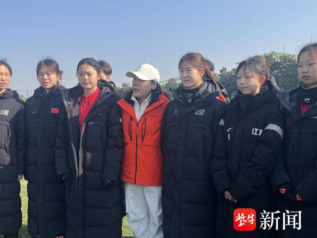 MK体育官方入口-田震南京开唱先探望江苏女足 透露因《铿锵玫瑰》圆了足球梦